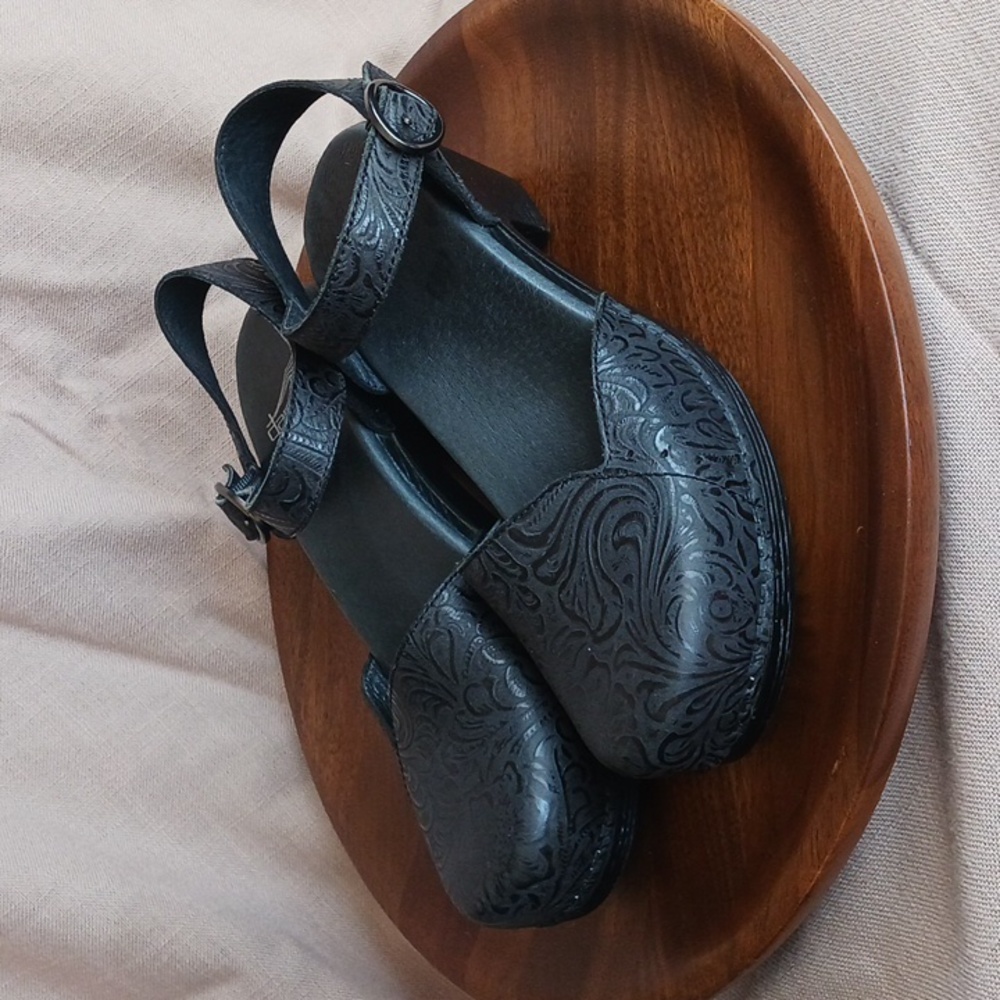 Dansko Shoes Womens 38 Ankle Strap Clog Leather Comfort Emboss Closed Toe Black